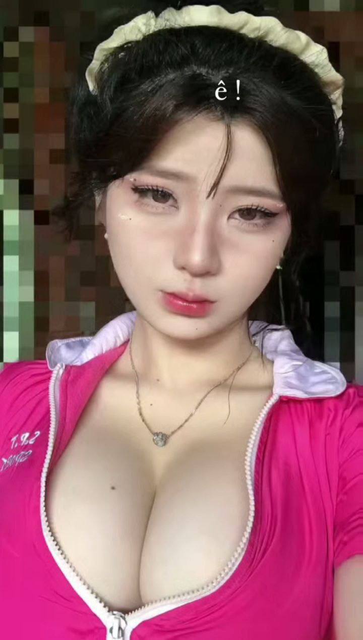 Những em đồng nghiệp xinh đẹp và anh ca sĩ Bến Tre